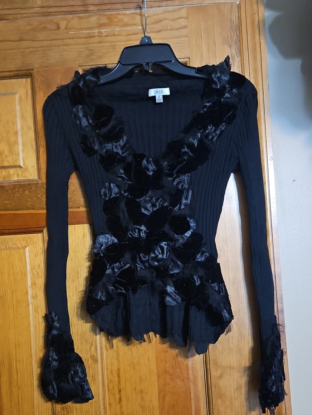 Cache Vintage Y2k Black Ribbed Knit Silk Black V-neck Embellished Top - Picture 2 of 11
